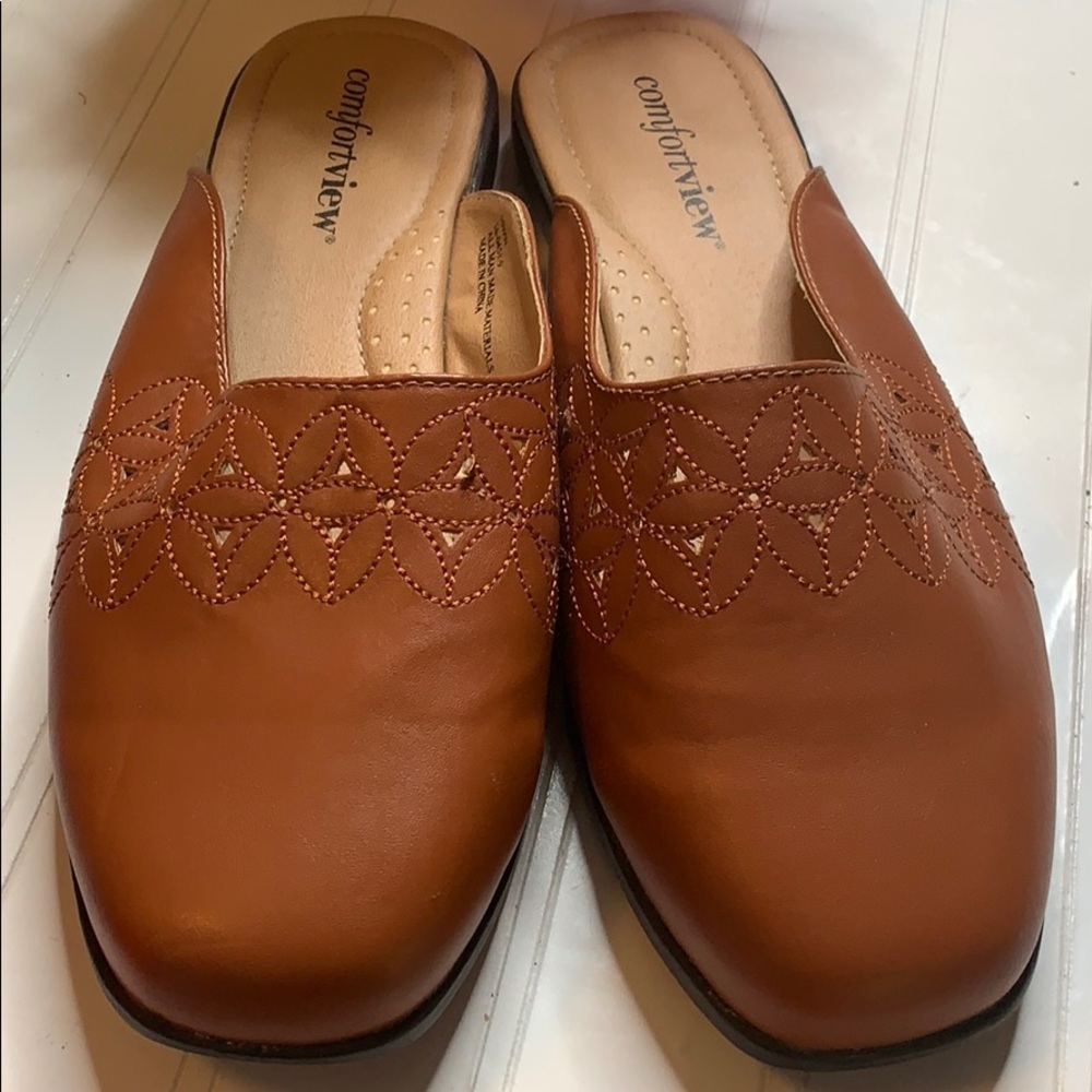 Comfortview Brown leather mule slip on Sz- 10WW. CM1082E